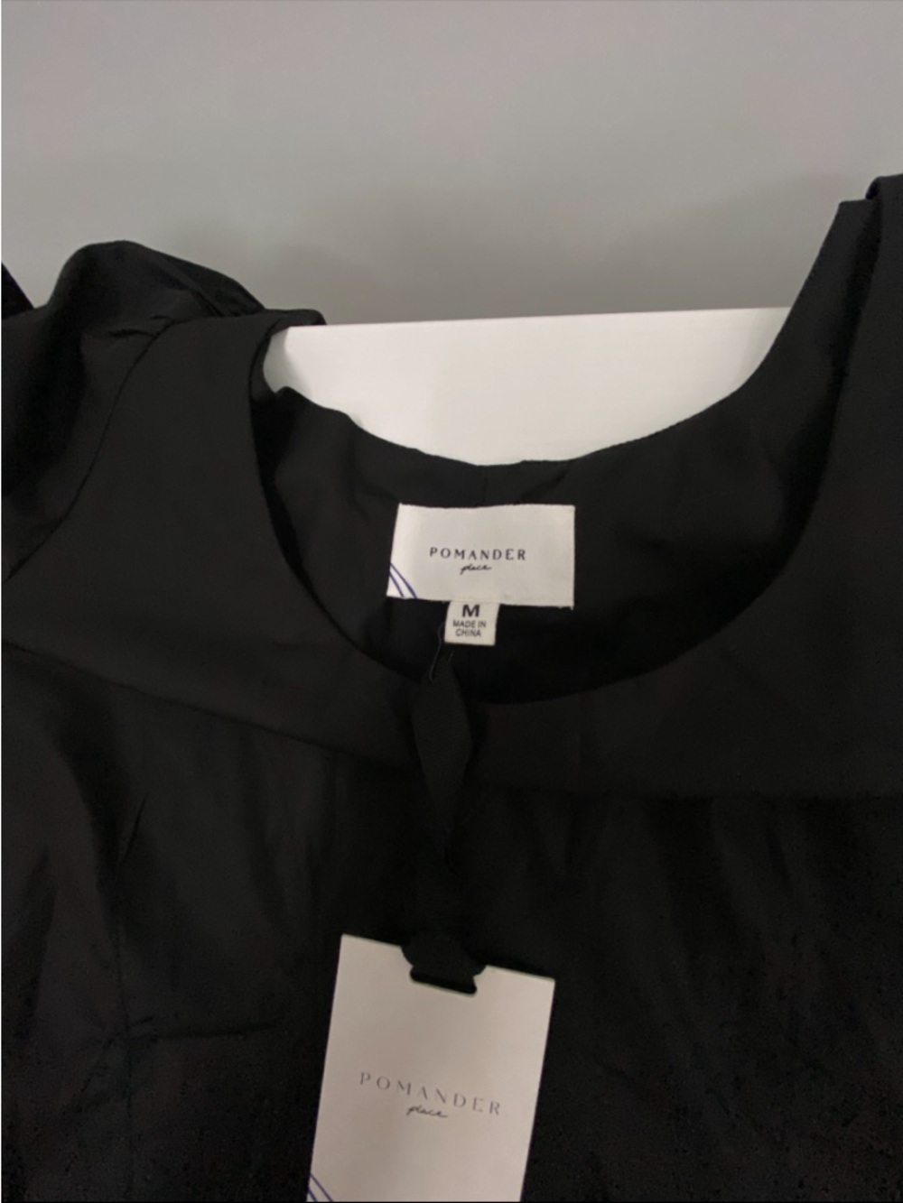 NWT Tuckernuck Pomander Place Dianne Black Blouse Sz M Fitted‎ Waist Puff Sleeve - Picture 11 of 14